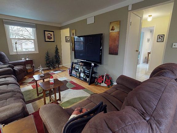 3rd image of 52546 Heatherfield Dr