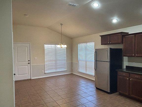 4th image of 9207 Hawthorne Ct