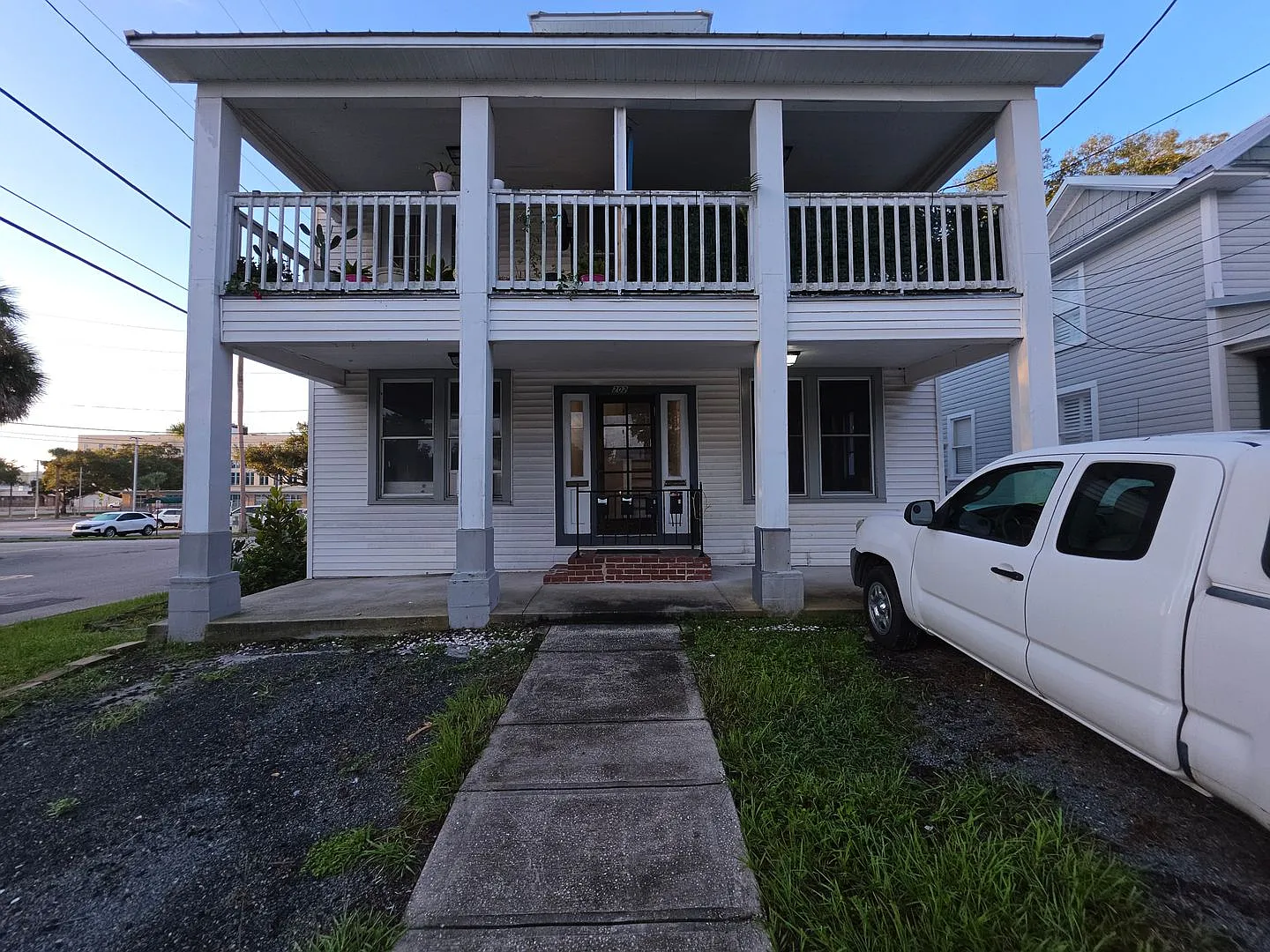 202 Luella Ct — Photo 2