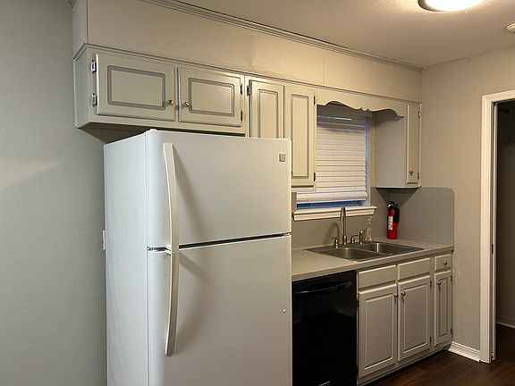 4th image of 15405 Monica Ave
