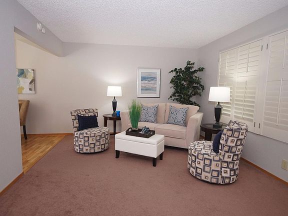 2nd image of 1817 Queen Victoria Way