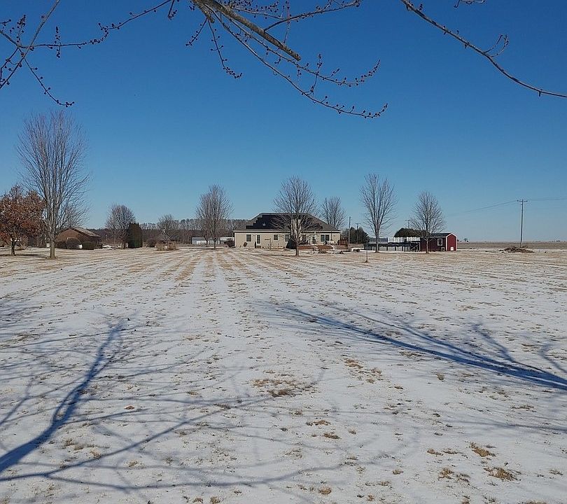 2nd image of 2072 N 3569th Rd