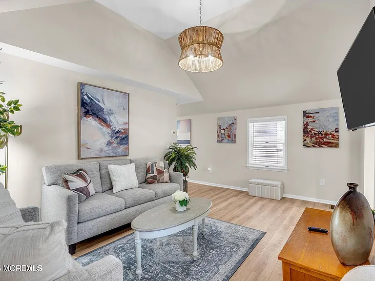 520 Brighton Ave — Photo 7