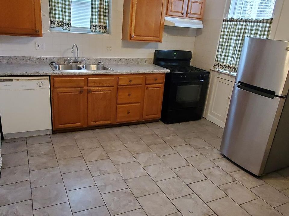 1st image of 916 Bates St Floor 2