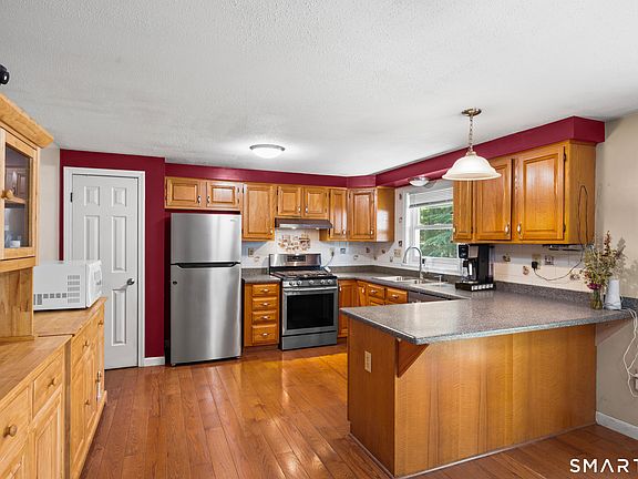 5th image of 364 Beach Pond Road