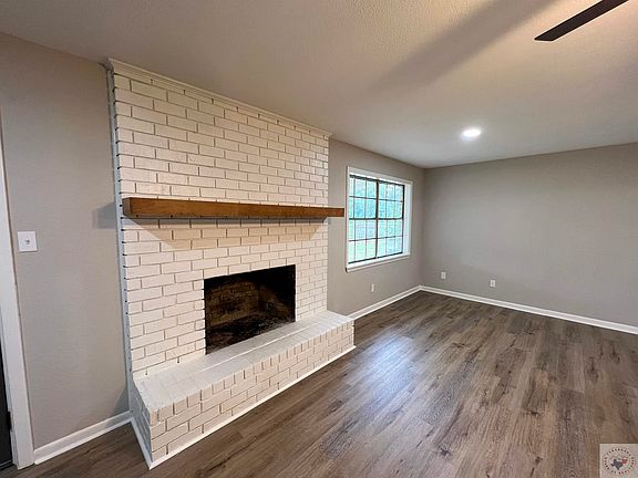 3rd image of 519 Langford Ln