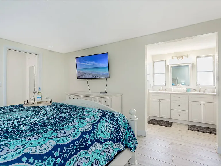 6836 Roxbury Dr — Photo 18