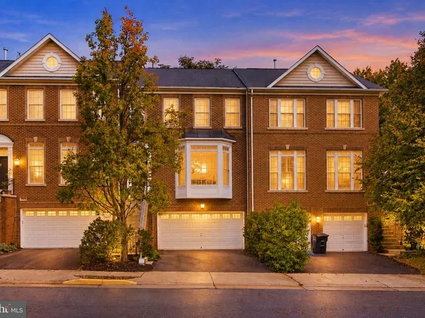 9982 Cyrandall Dr, Oakton, VA 22124