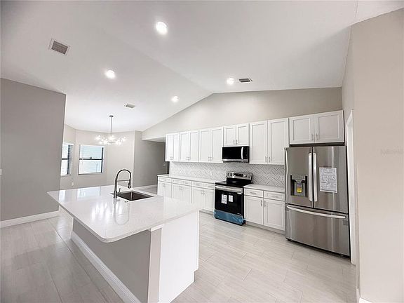5th image of 4548 Yorkshire Ln