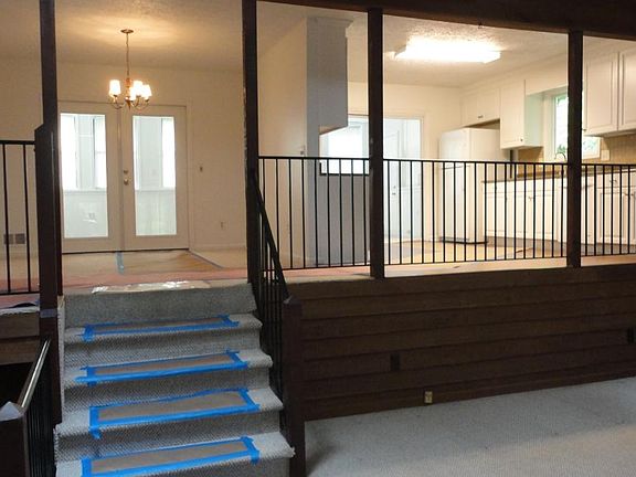 3rd image of 299 Sabrina Ct