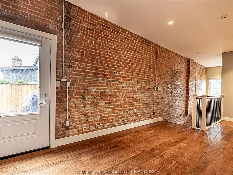 69 King St W #202 — Photo 14