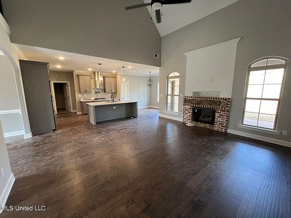4th image of 468 Poplar Ln