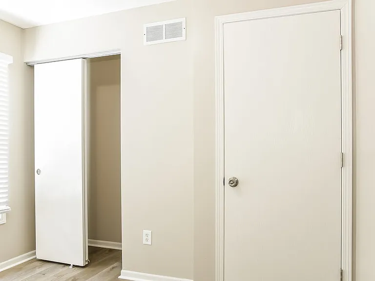 6693 Laburnum Dr — Photo 12