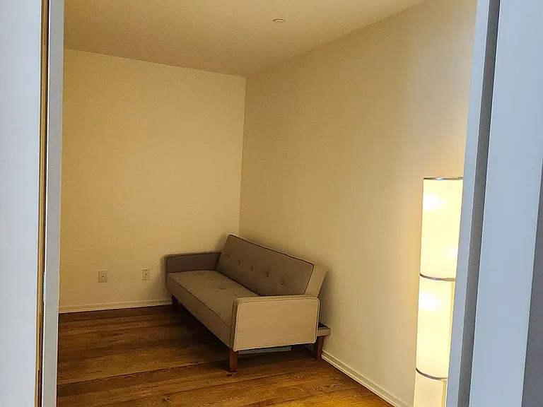 1 Bloor St E #3408 — Photo 7