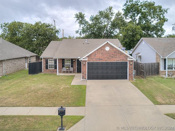 4th image of 11 E Fairlane Ct