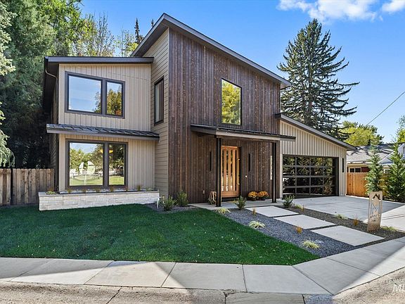 3rd image of 3609 W Camas St