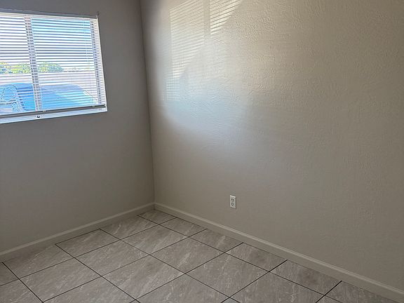 4th image of 1186 W Kings Ln #3