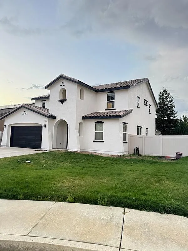 5 bed, 2492 sqft, $3,500 — Photo 2