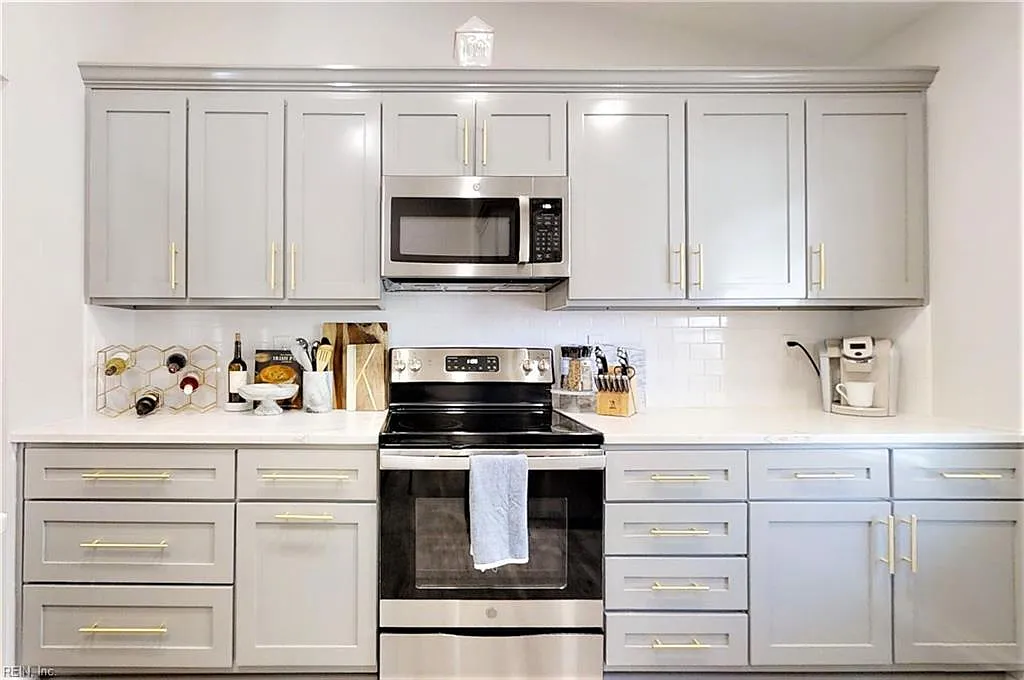 2 bed, 1117 sqft, $2,350 — Photo 2