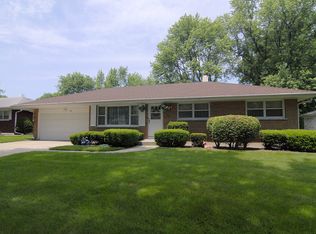 1140 Squire Dr, Aurora, IL 60505