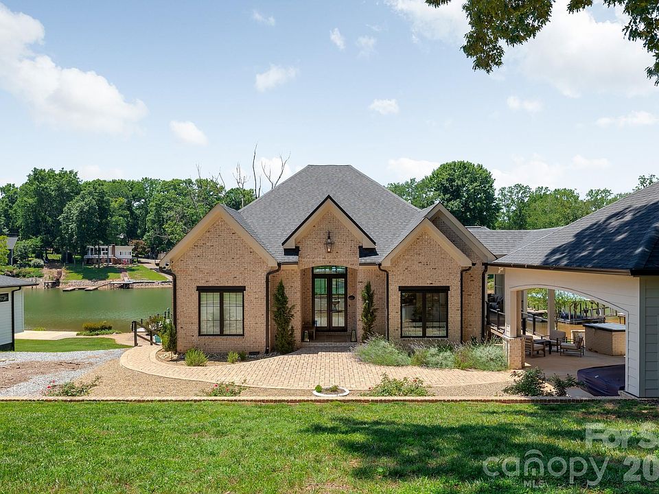 1st image of 445 Sundown Rd