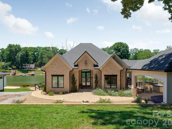 445 Sundown Rd, Mooresville, NC 28117