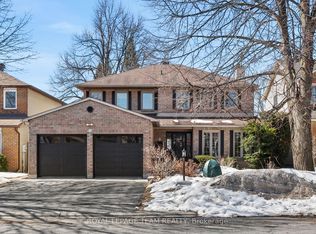 8 Huntsman Cres, Ottawa, ON K2M 1J2