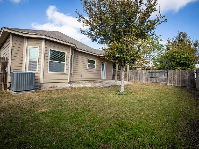 433 Stonebrook Dr — Photo 37