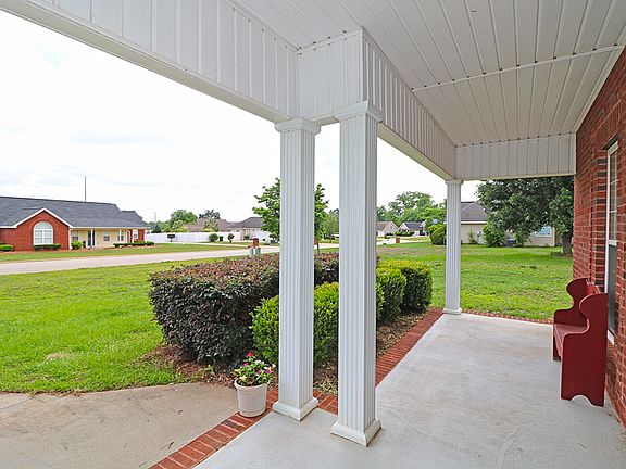 3rd image of 111 Mallards Landing Dr