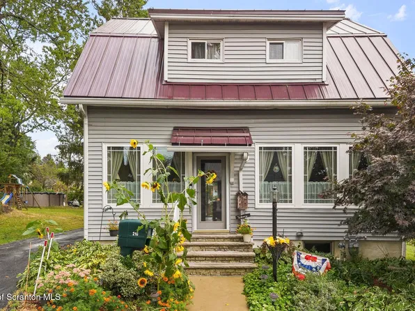 216 Maple Ave, Clarks Summit, PA 18411