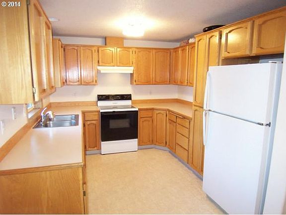 5th image of 3208 NE 166th Ave