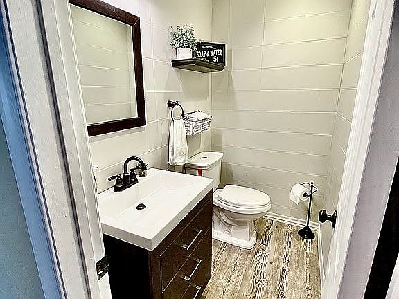 1st floor bath