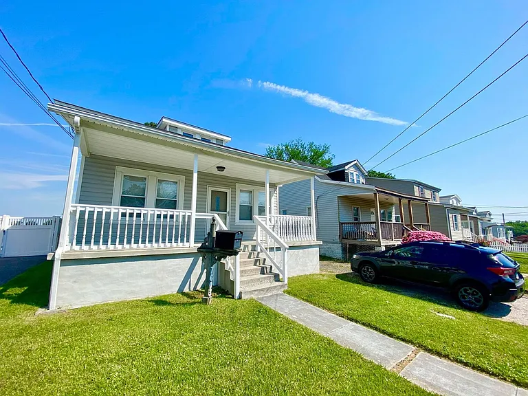 7603 Carson Ave — Photo 3