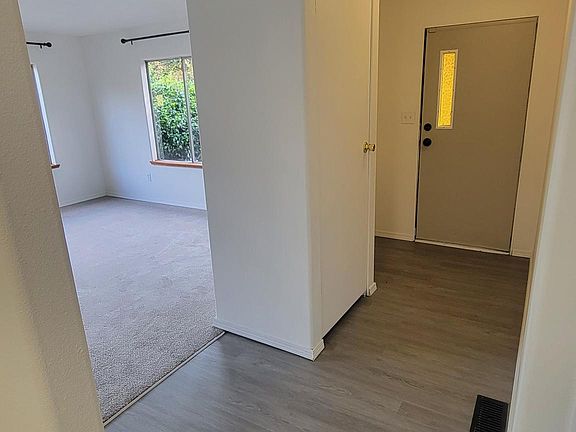 Front Entrance/Foyer