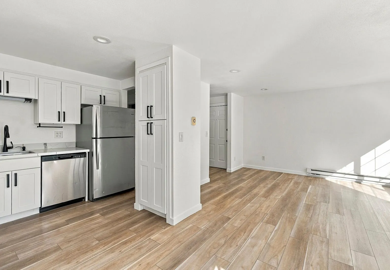 2 bed, 1.0 bath, 786 sqft, $1,775 — Photo 2