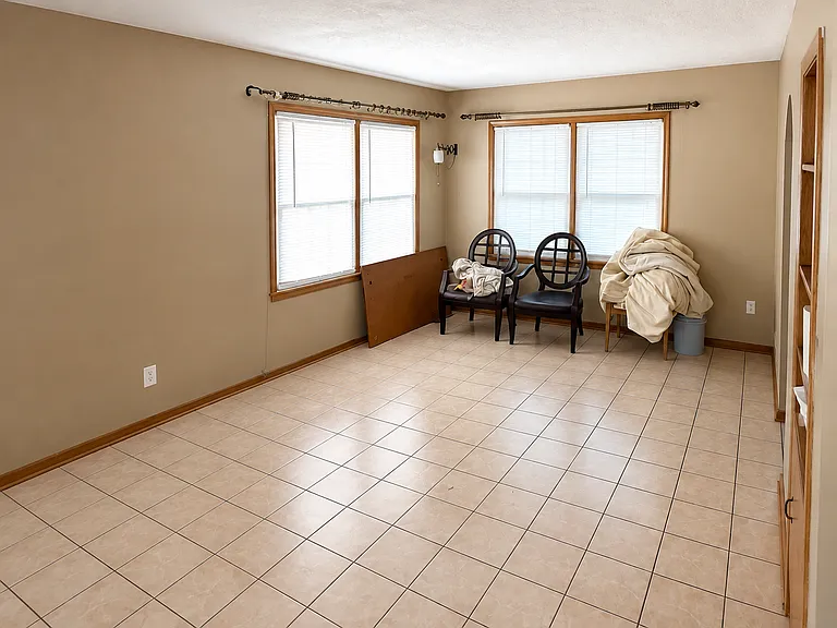 2506 Chandler Rd E — Photo 3