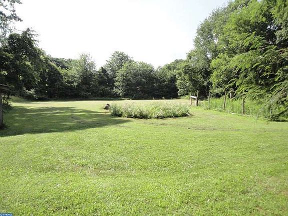 3rd image of 36 Pennbrook Dr