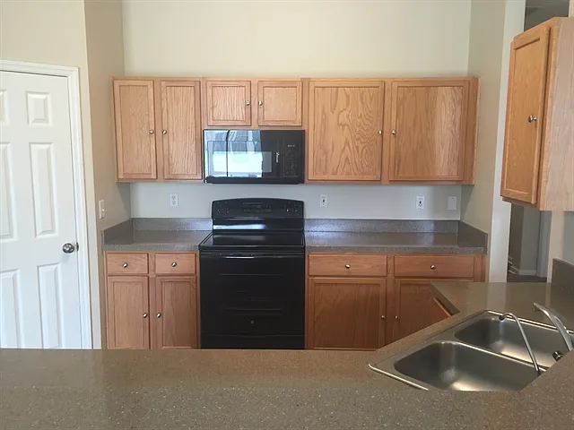 4406 Hanging Moss Dr — Photo 7