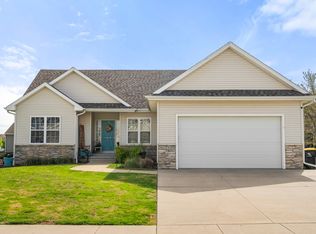 2225 SE Prairie Creek Dr, Waukee, IA 50263