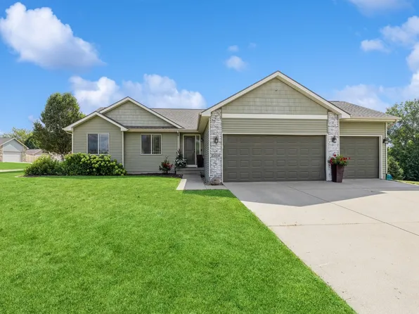 7408 Longboat Dr, Johnston, IA 50131