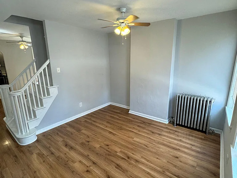 430 E Auburn St — Photo 2