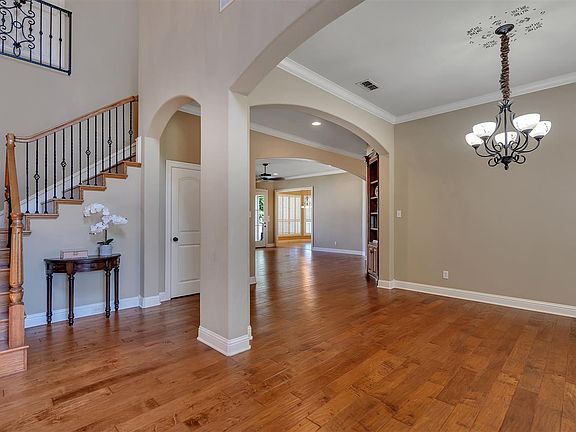 3rd image of 1018 Riverwood Dr