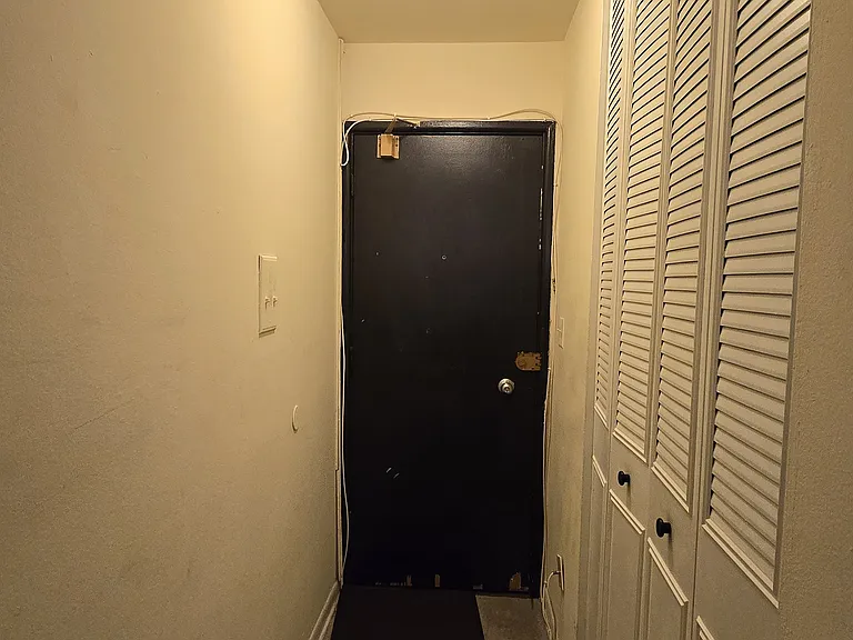 W Barry Ave — Photo 13