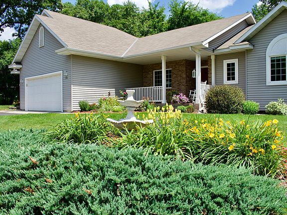 2nd image of 916 Oakcrest Dr