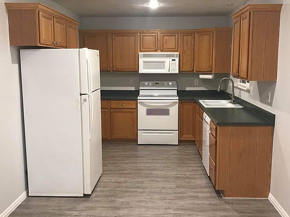 3rd image of 2253 W Davenshire Ln