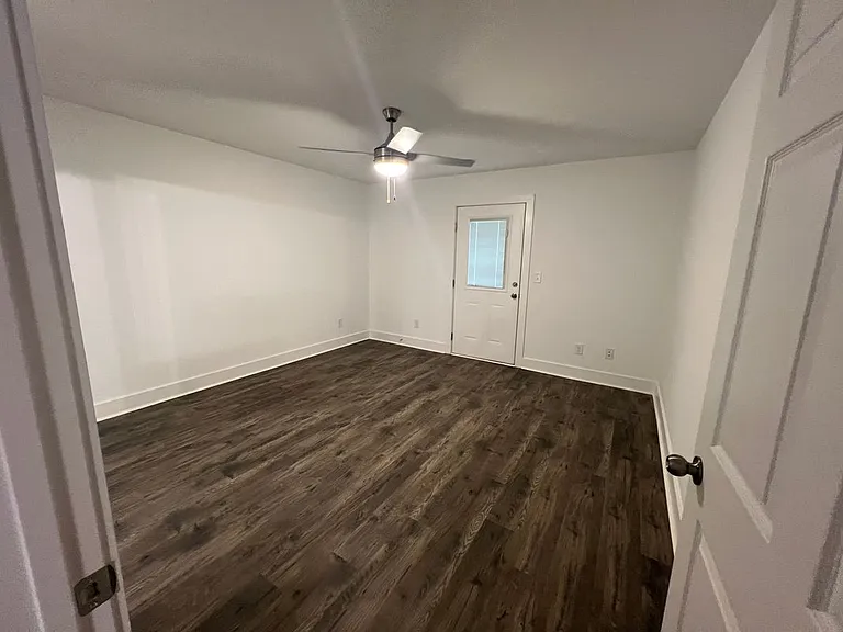 515 S Forest Ave — Photo 3