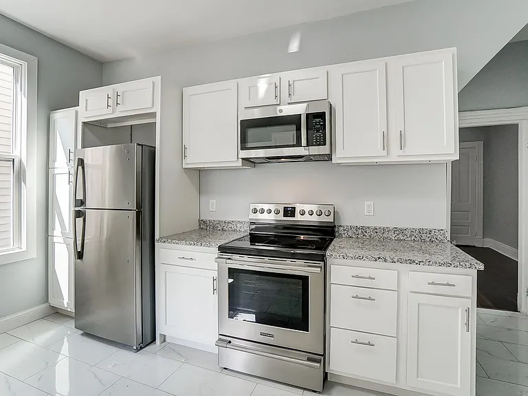 2036 Garrard St — Photo 16