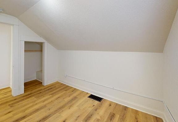 4th image of 106 4th St NE