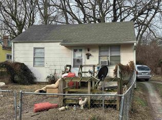 1223 SE Locust St, Topeka, KS 66607