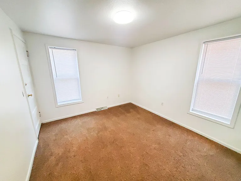 818 Sassafras St — Photo 6